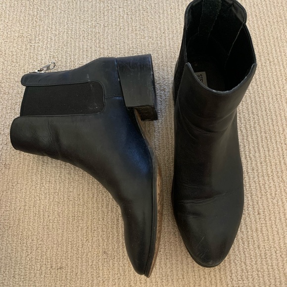 Black Steve Madden booties! - Picture 1 of 4